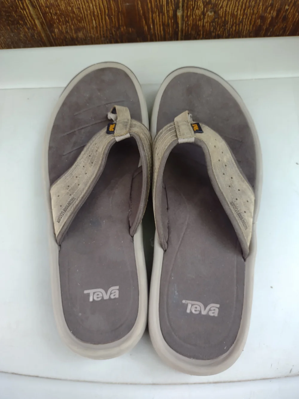 Teva Men’s Taupe Suede Flip-Flop Sandals with Dark Gray Footbed Size 12